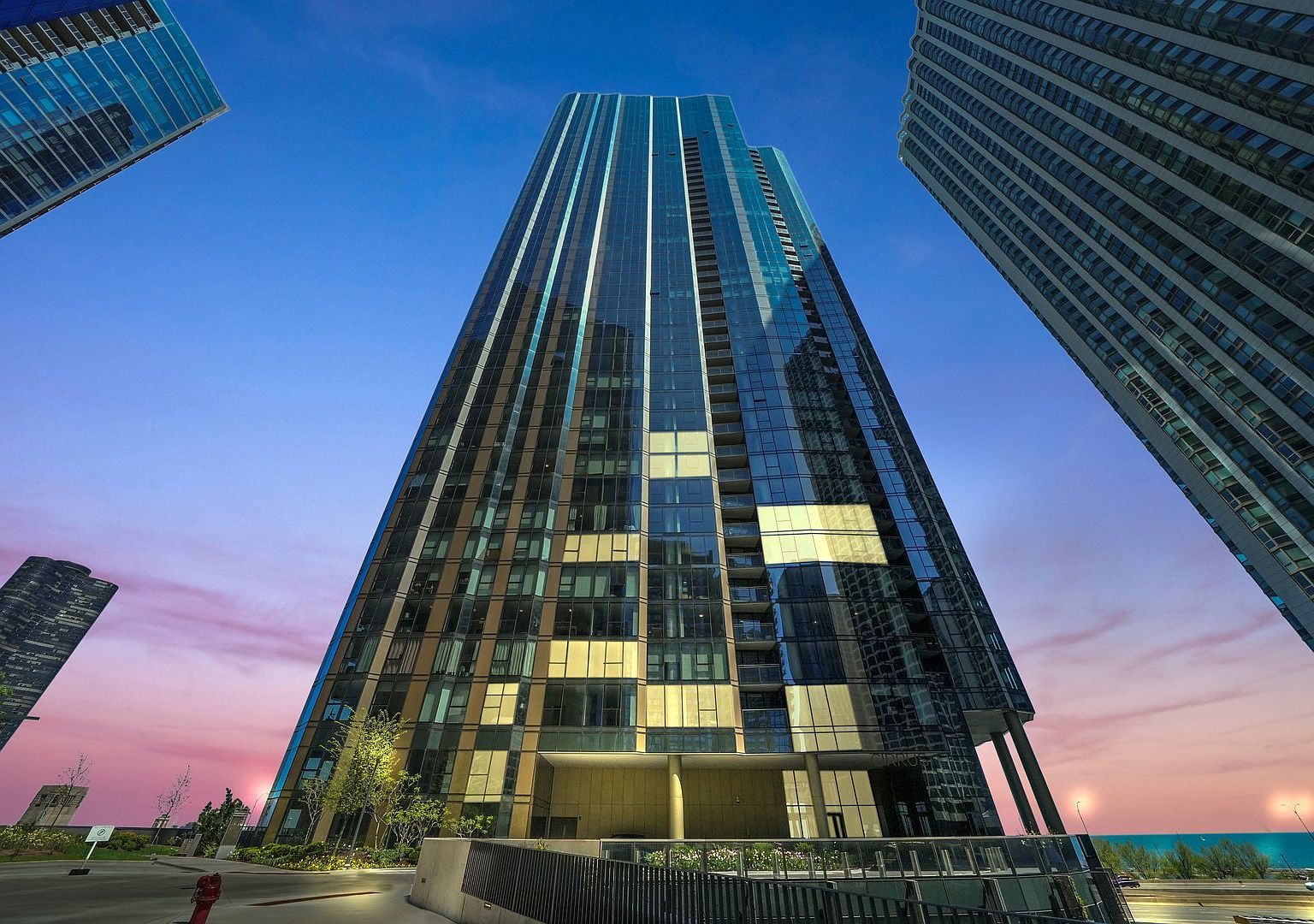 211 N Harbor Drive Unit: 2203