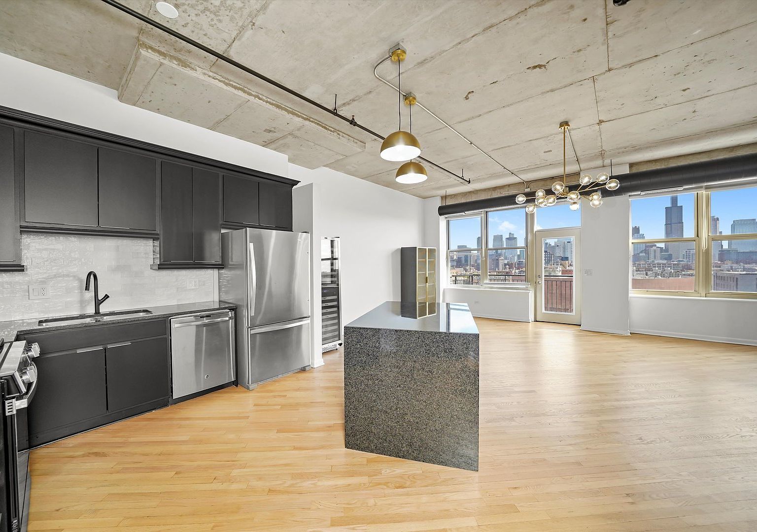 6 S Laflin Street Unit: 910