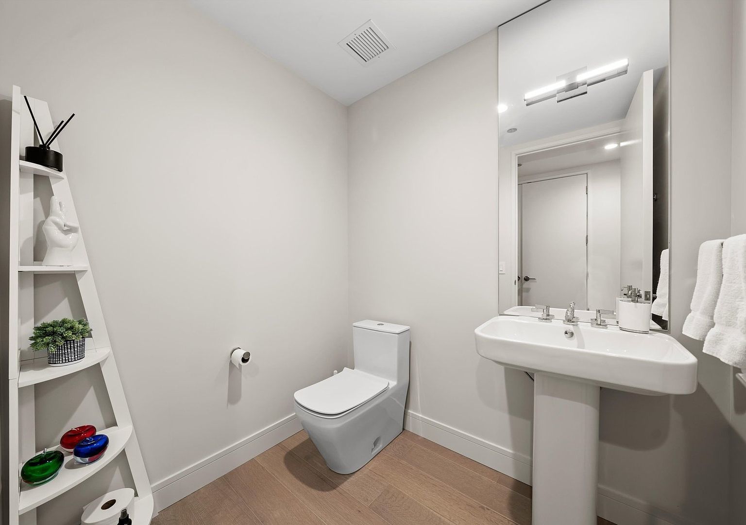 366 W Superior Street Unit: 801