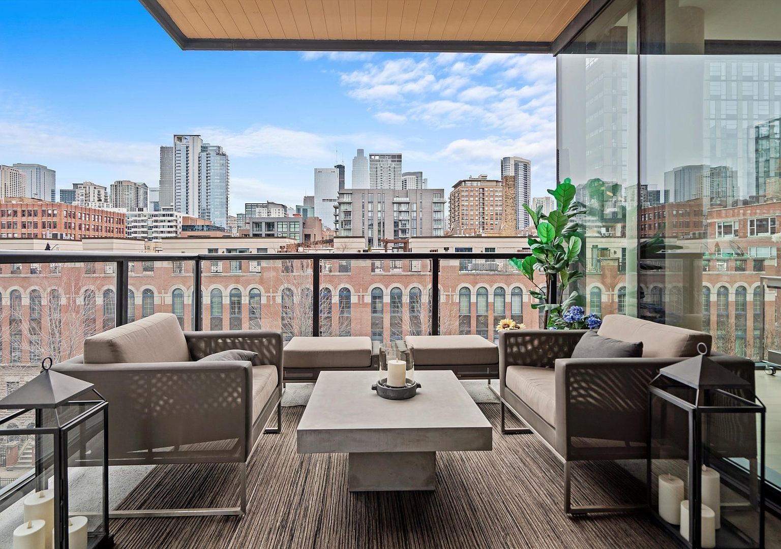 366 W Superior Street Unit: 801