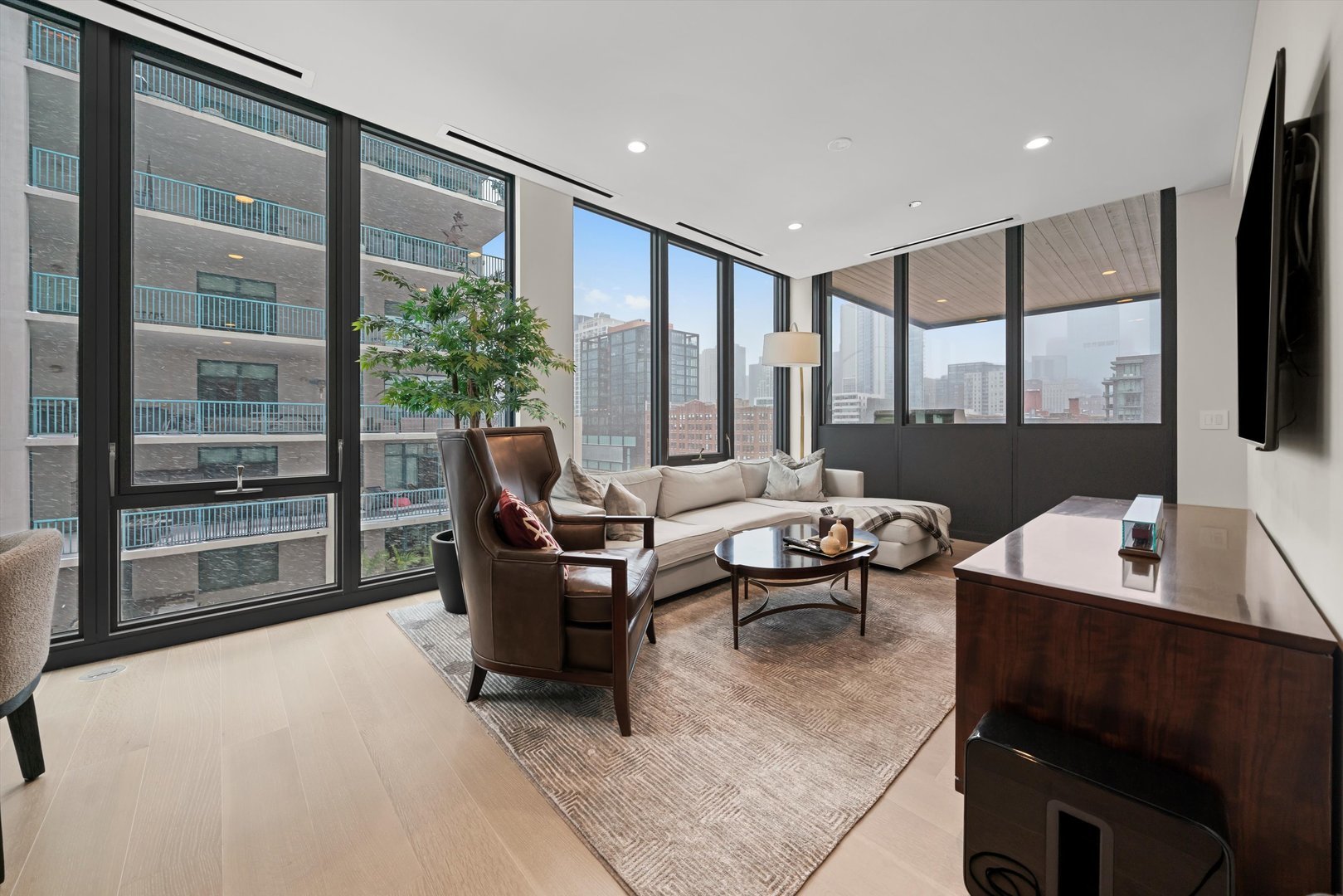 366 W Superior Street Unit: 801