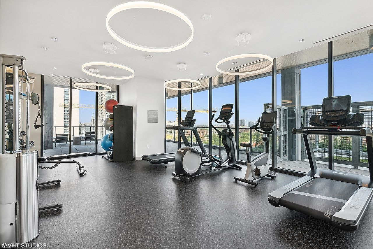 366 W Superior Street Unit: 801