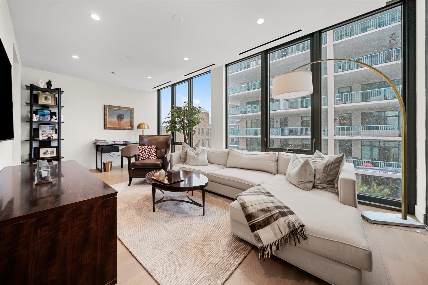 366 W Superior Street Unit: 801