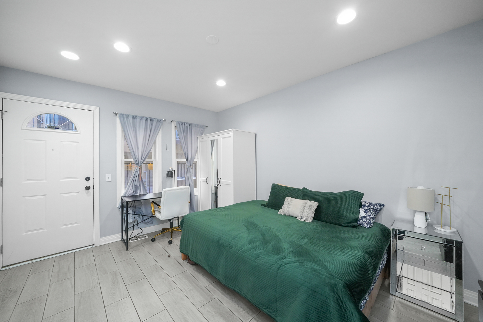 909 W Ohio Street Unit: 12