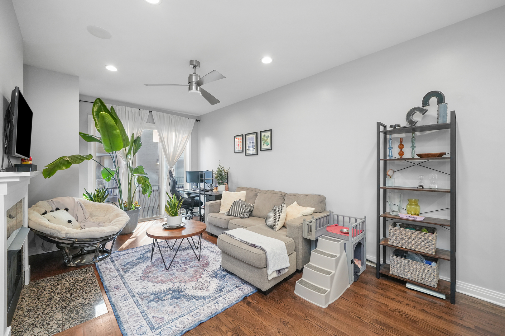 909 W Ohio Street Unit: 12