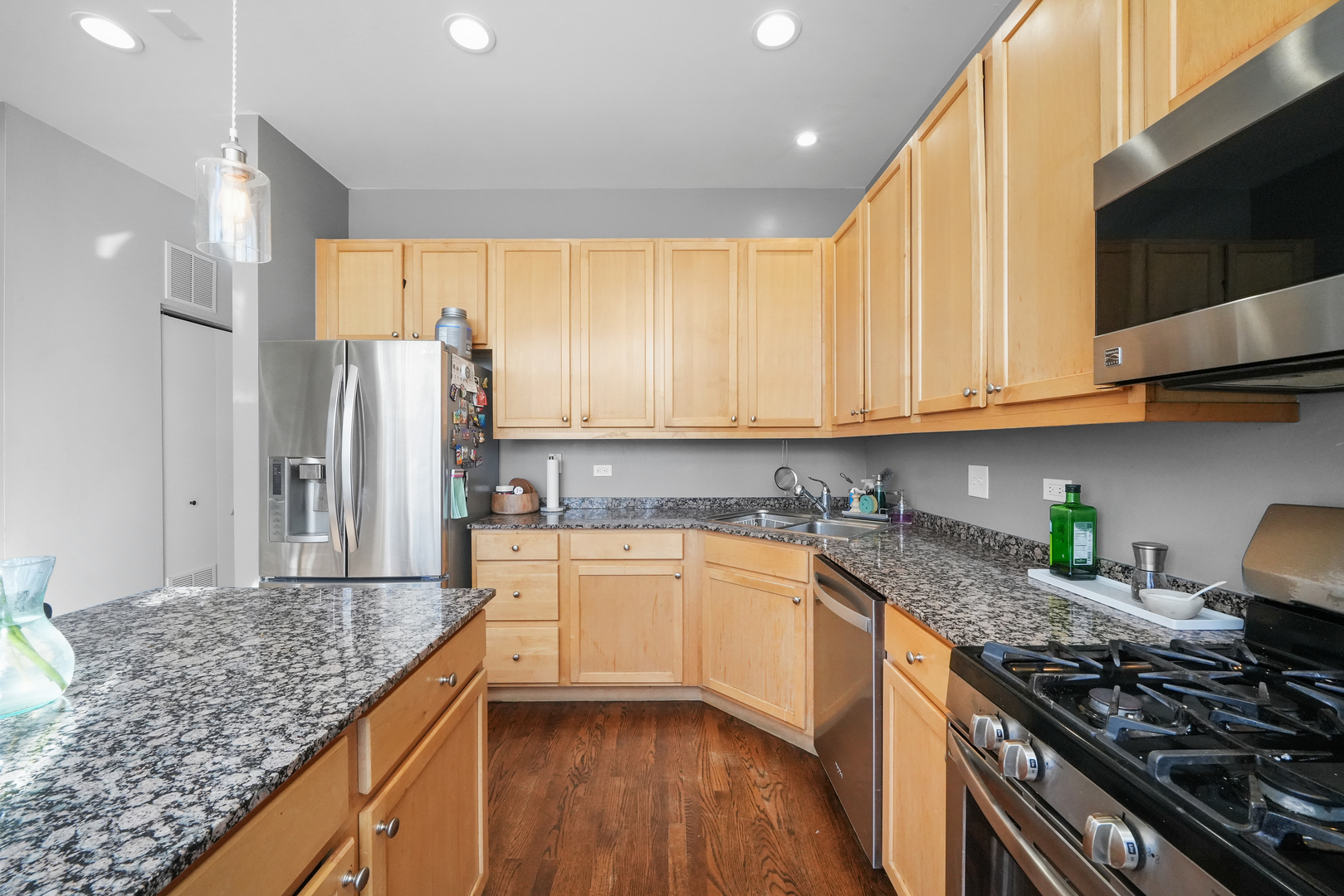 909 W Ohio Street Unit: 12