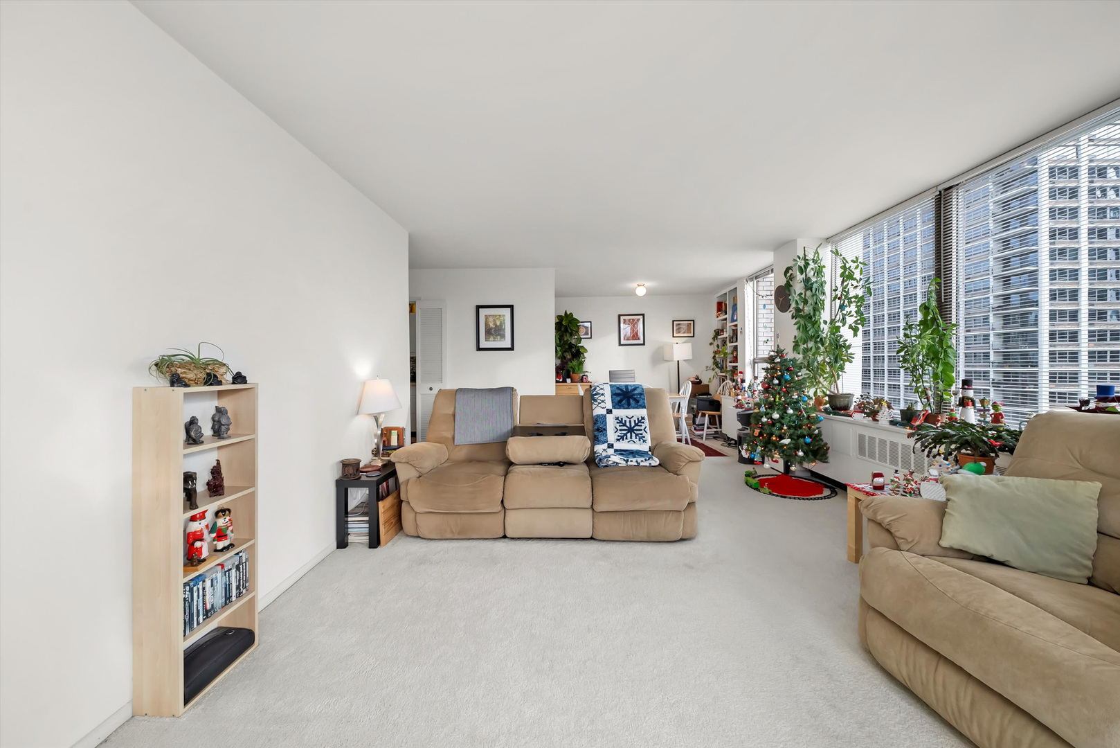 1455 N Sandburg Terrace Unit: 801