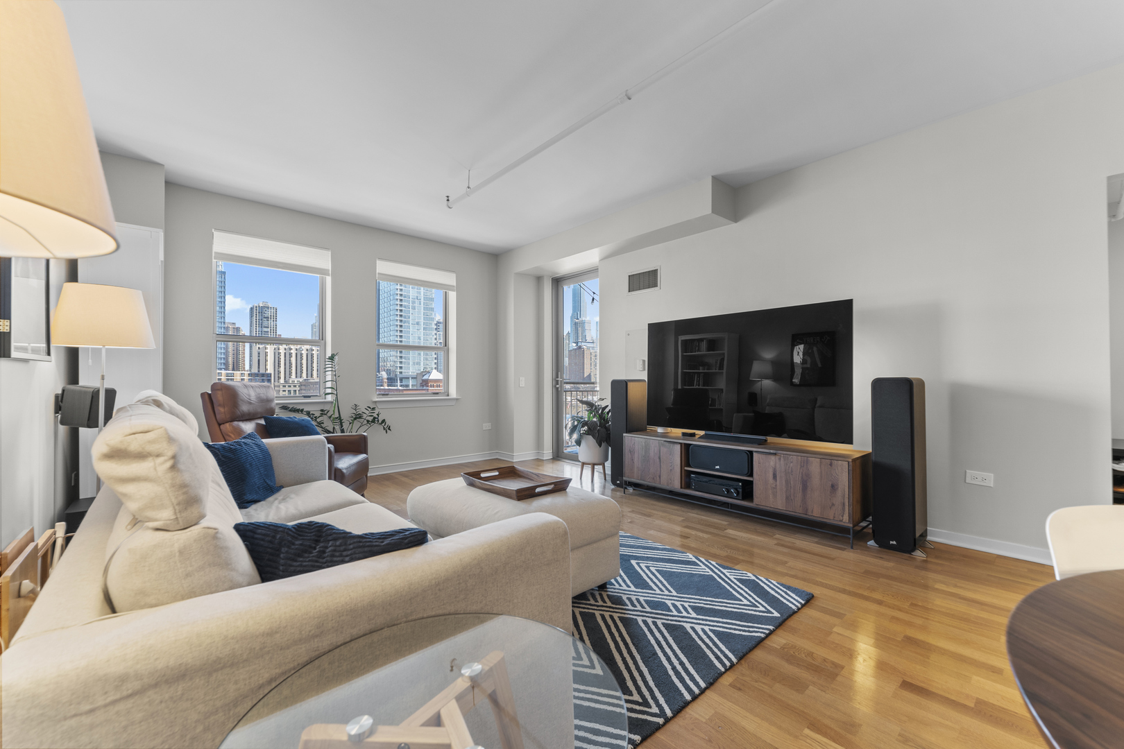 437 W Division Street Unit: 708