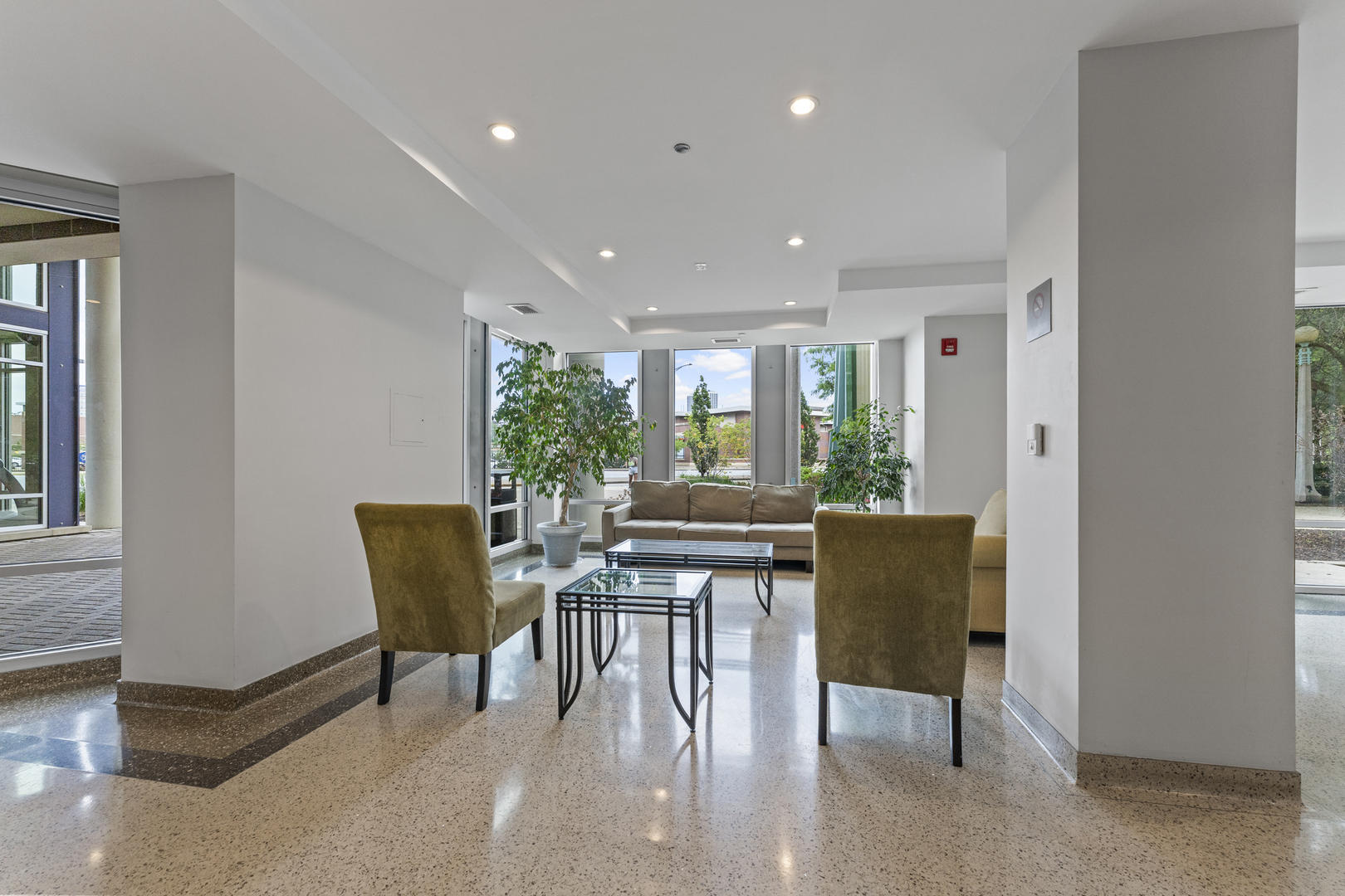 437 W Division Street Unit: 708