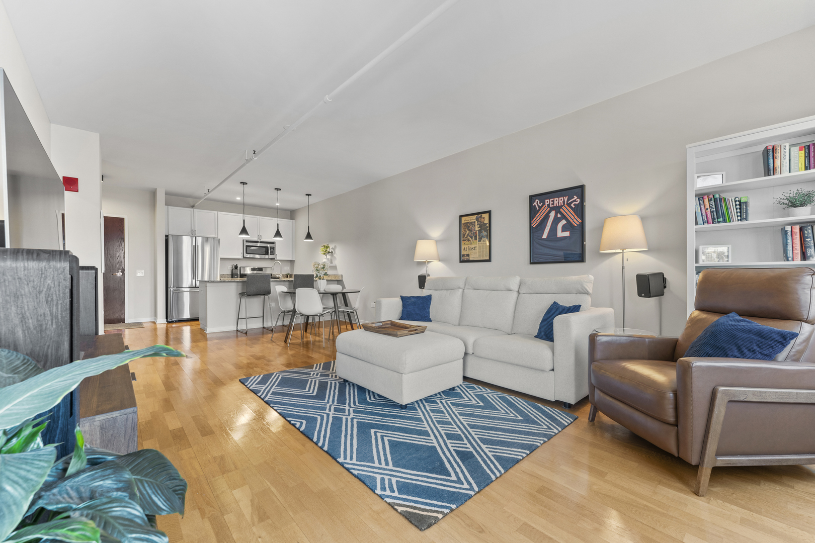 437 W Division Street Unit: 708