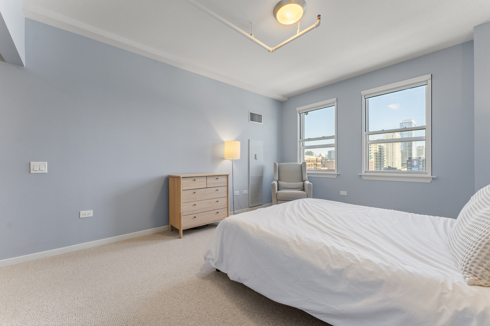 437 W Division Street Unit: 708