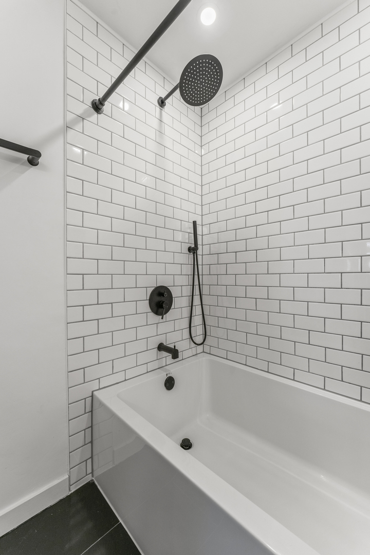 437 W Division Street Unit: 708