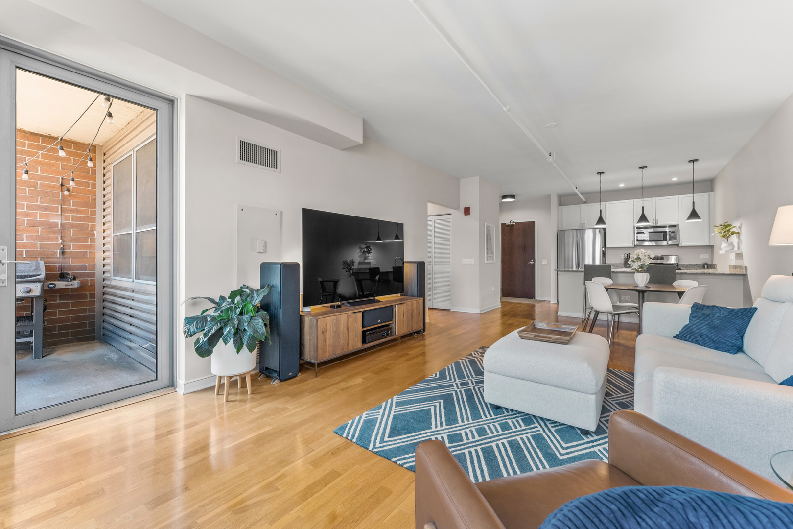 437 W Division Street Unit: 708
