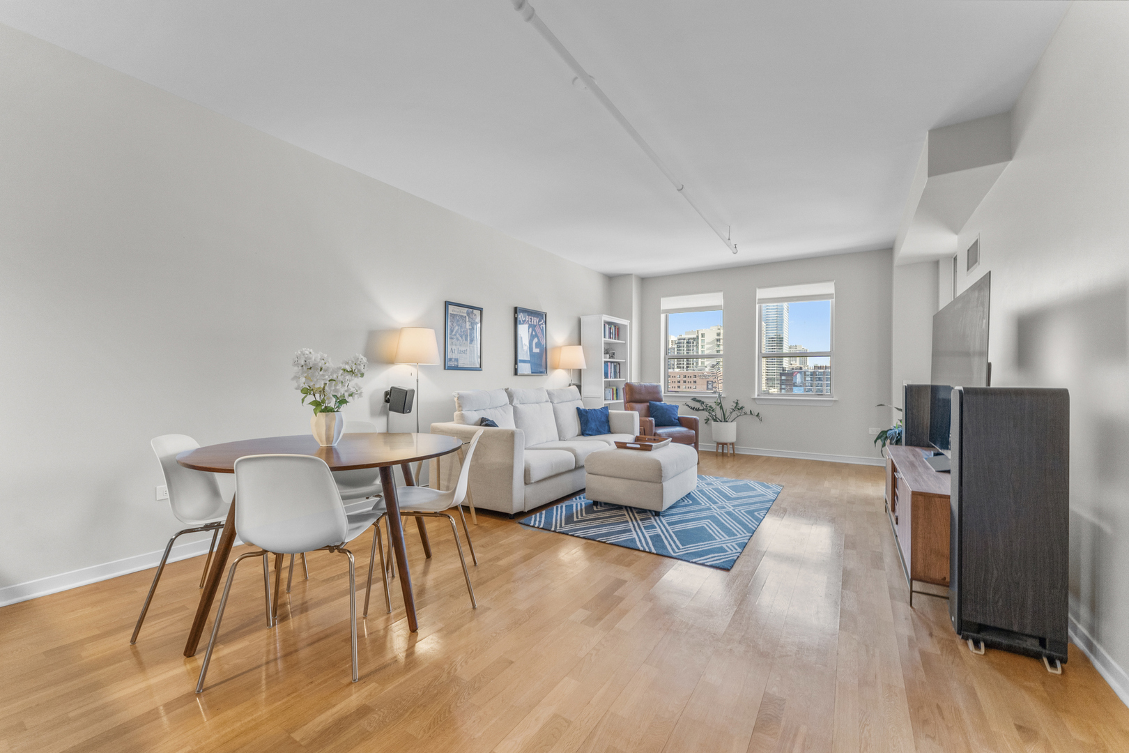 437 W Division Street Unit: 708
