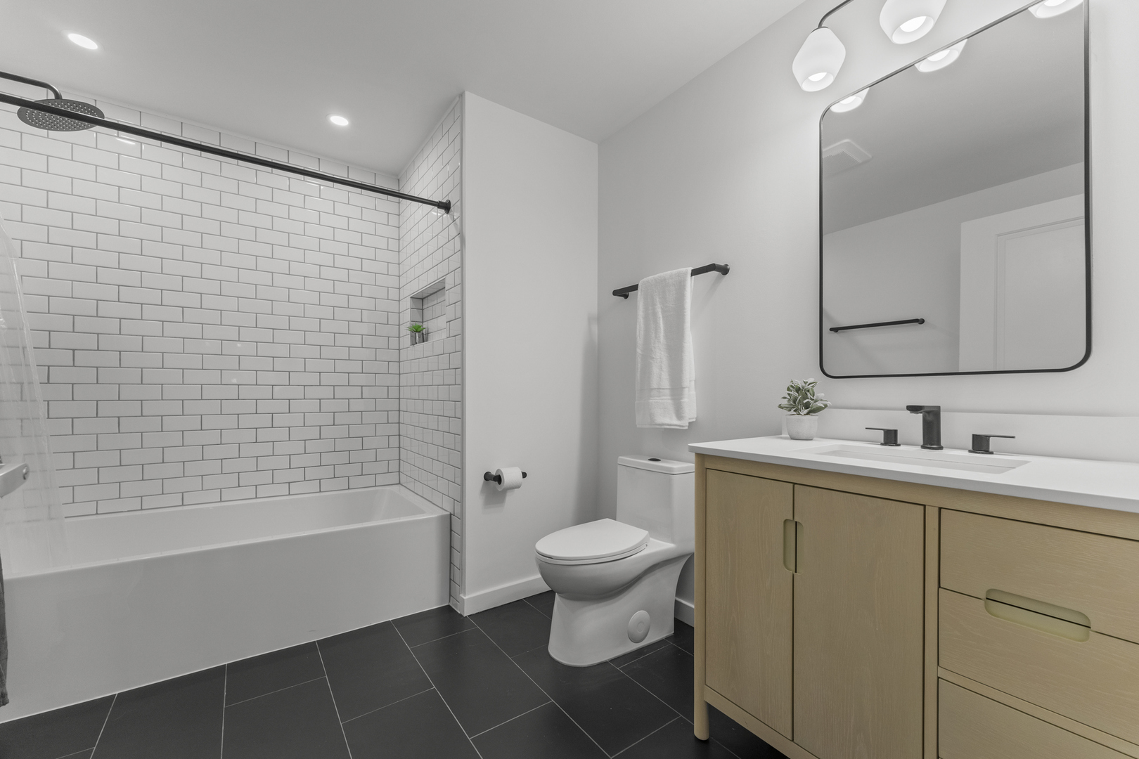 437 W Division Street Unit: 708