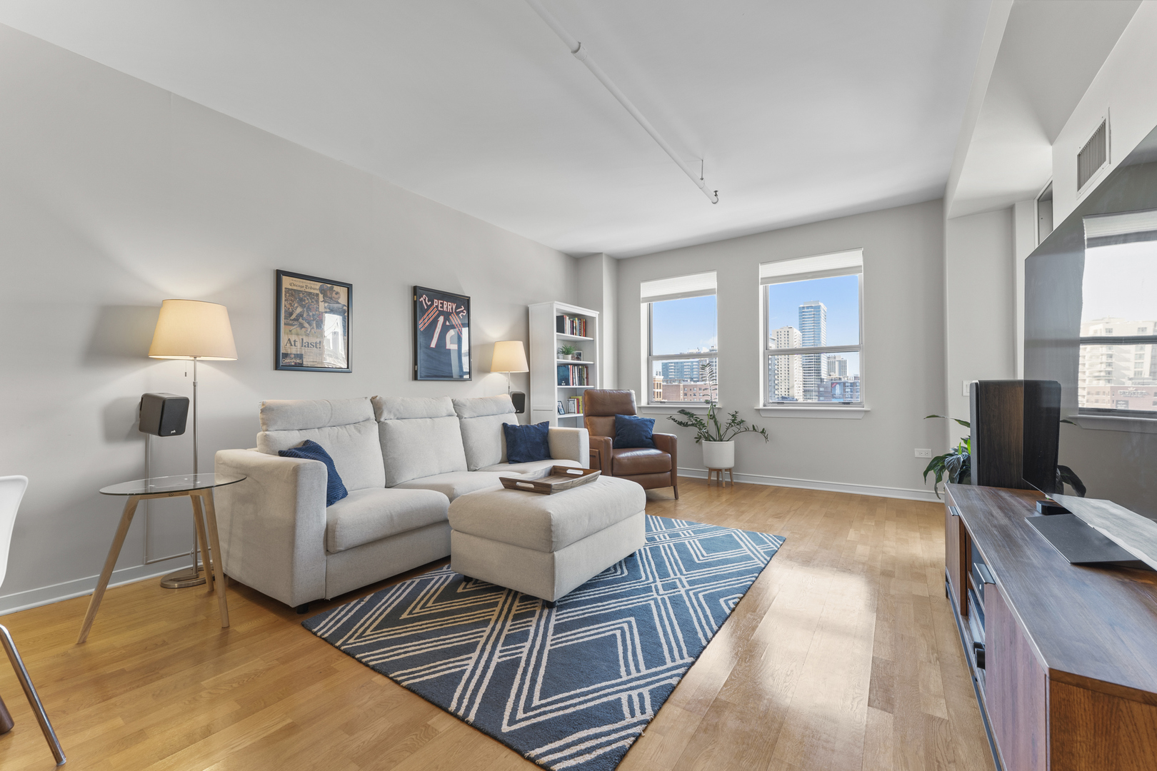 437 W Division Street Unit: 708