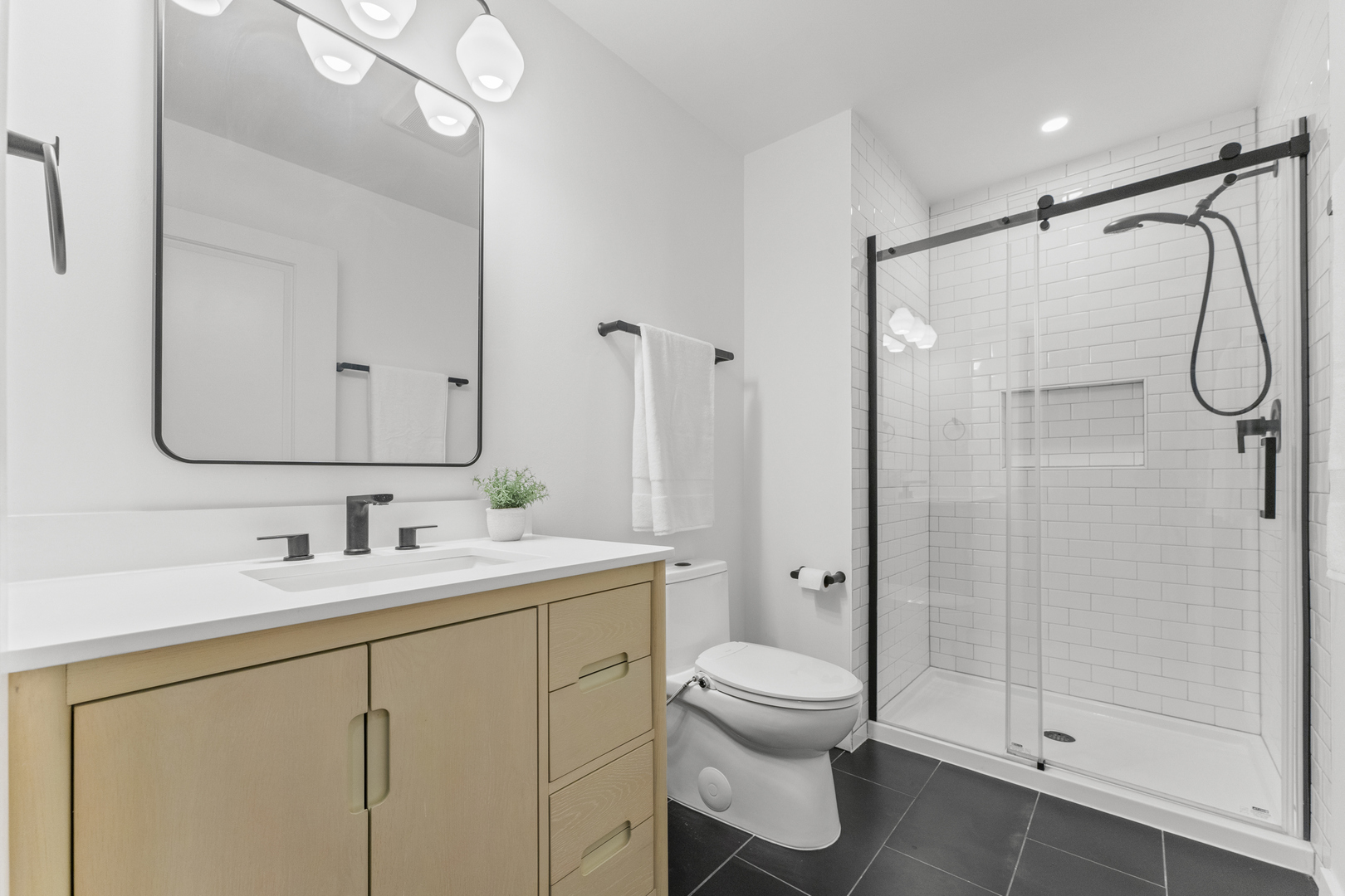437 W Division Street Unit: 708