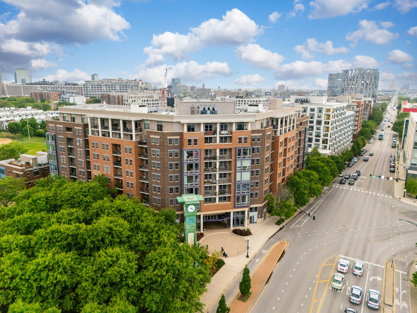 437 W Division Street Unit: 708