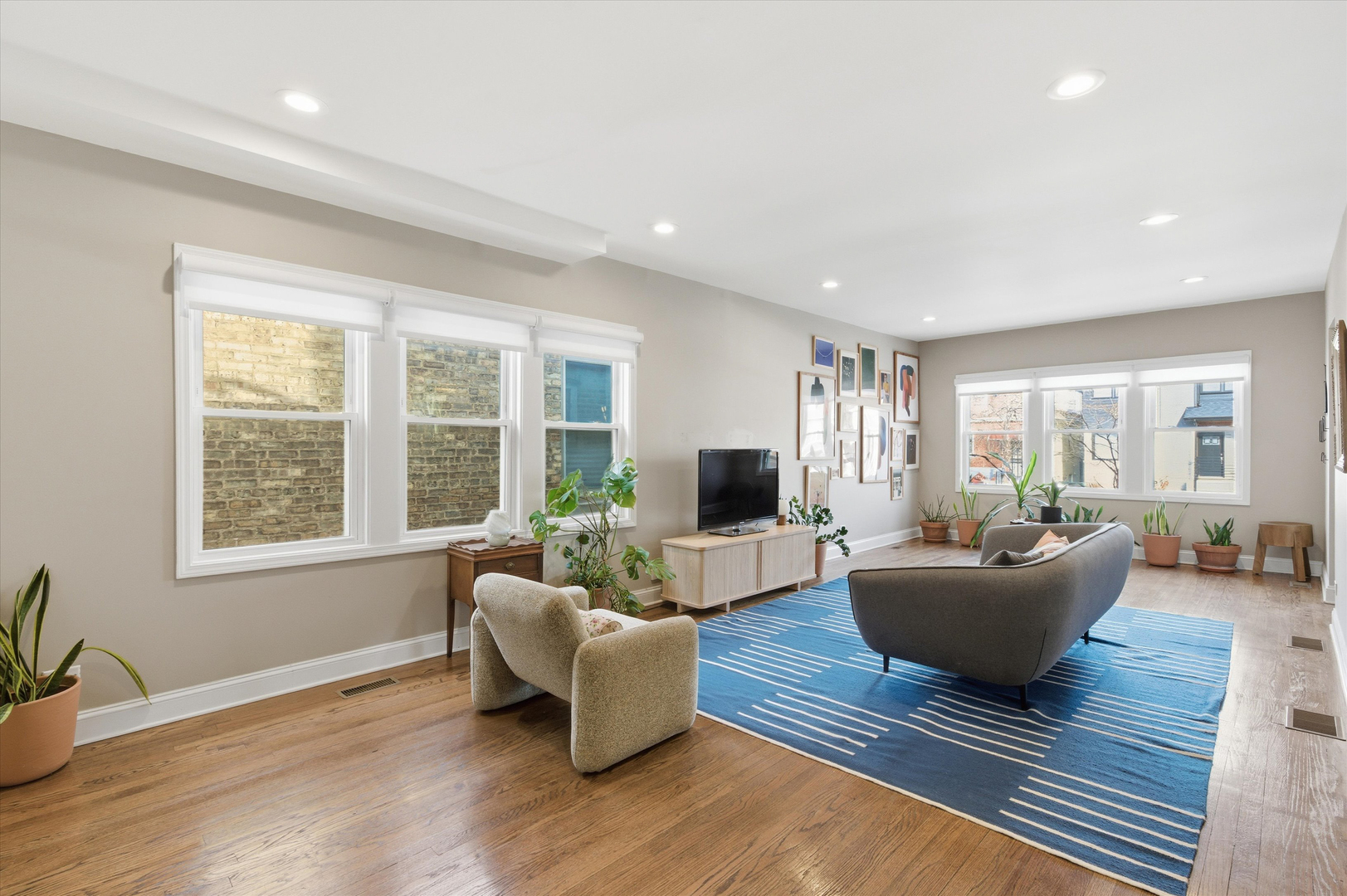 4935 W Carmen Avenue