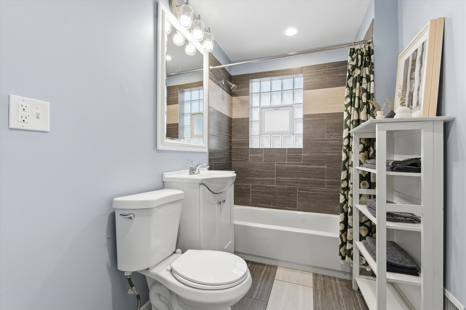 4935 W Carmen Avenue