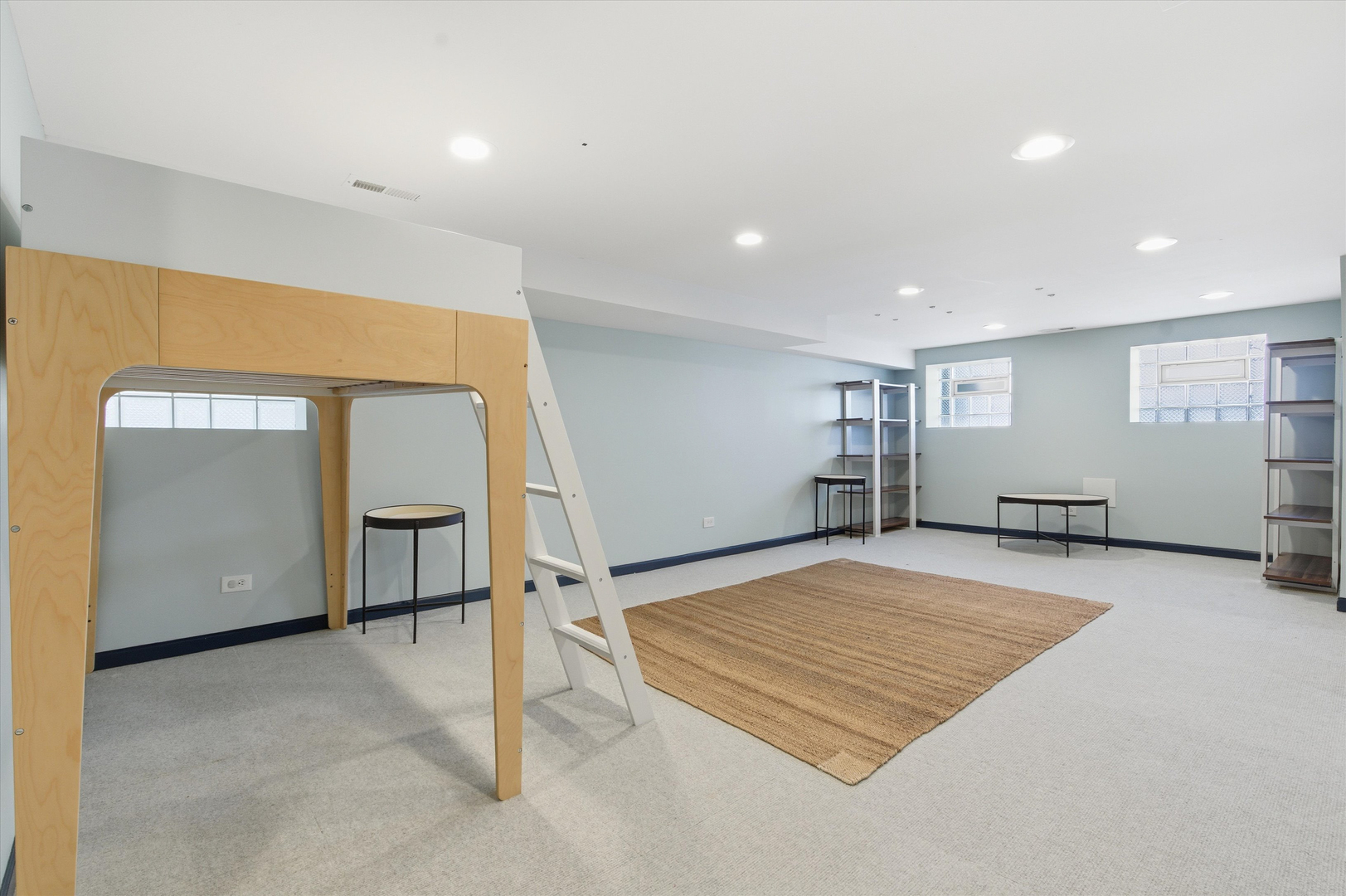 4935 W Carmen Avenue