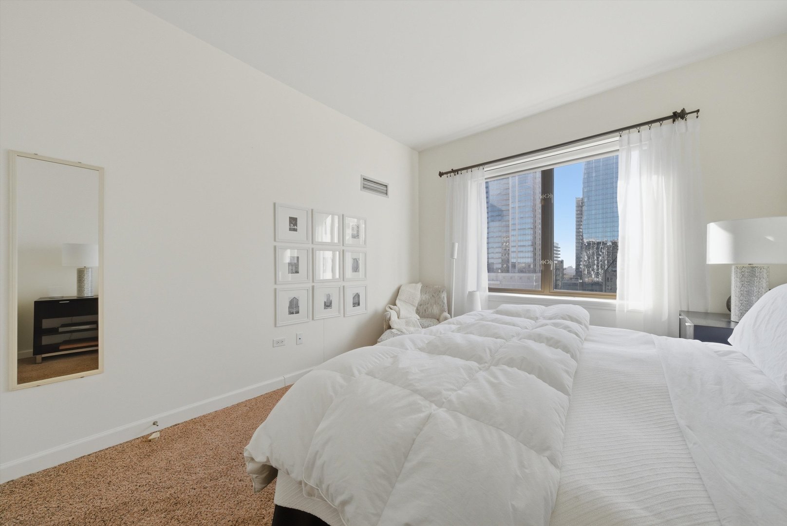 1322 S PRAIRIE Avenue Unit: 903