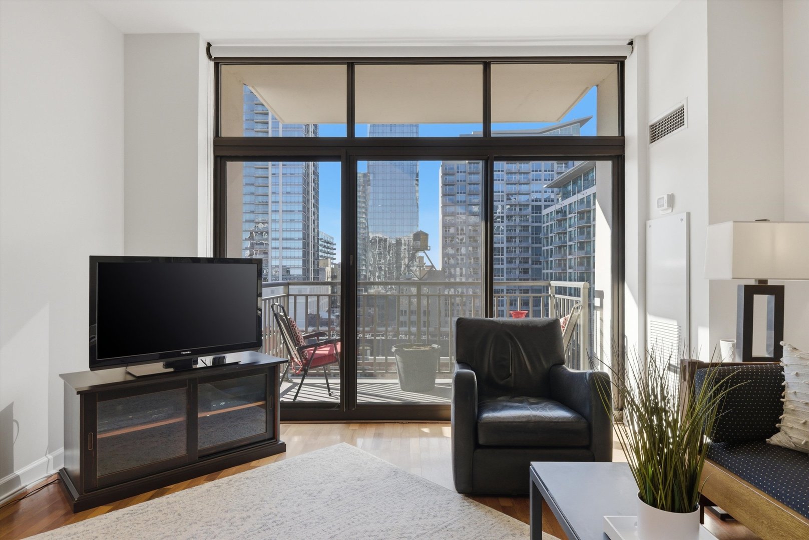1322 S PRAIRIE Avenue Unit: 903