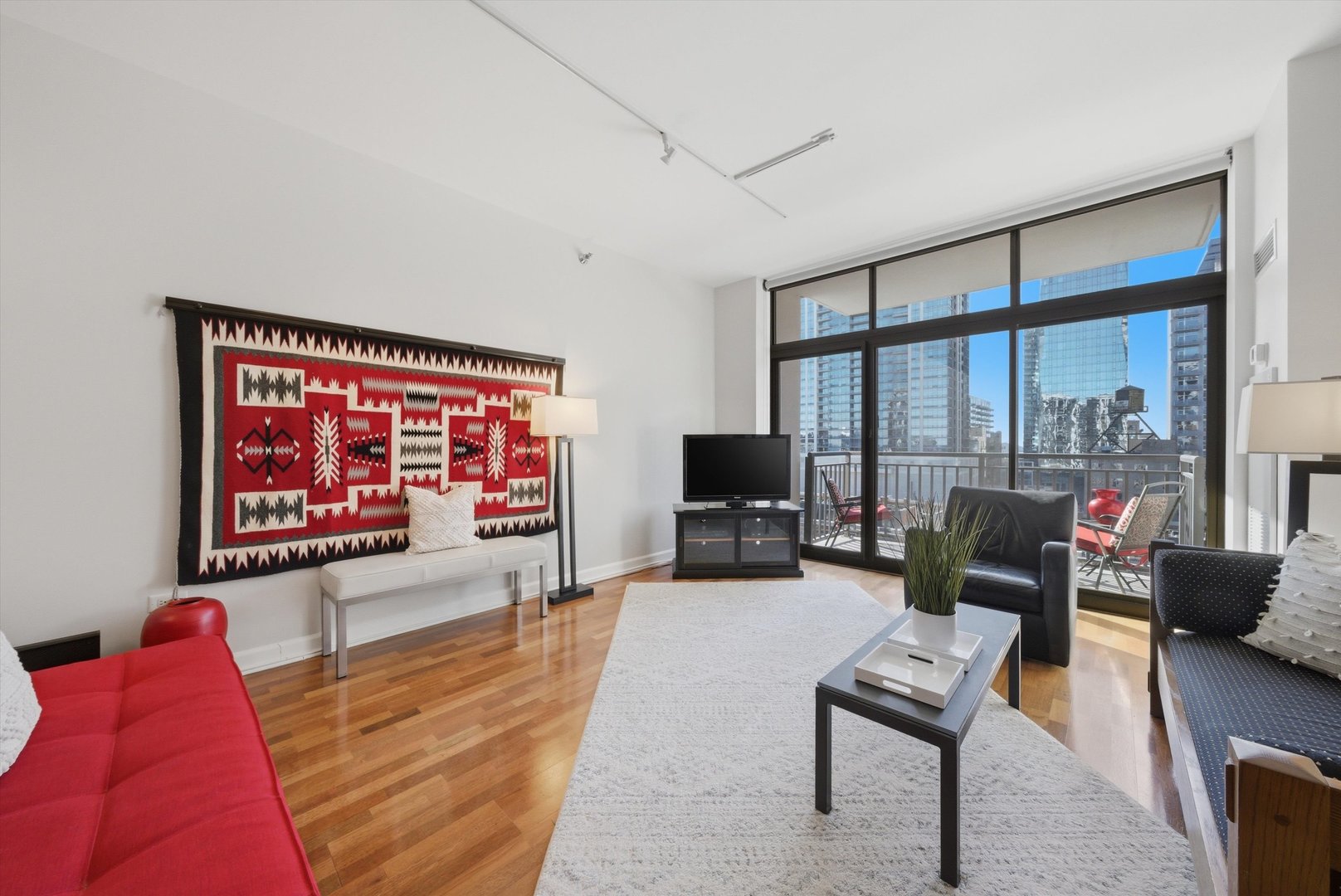 1322 S PRAIRIE Avenue Unit: 903