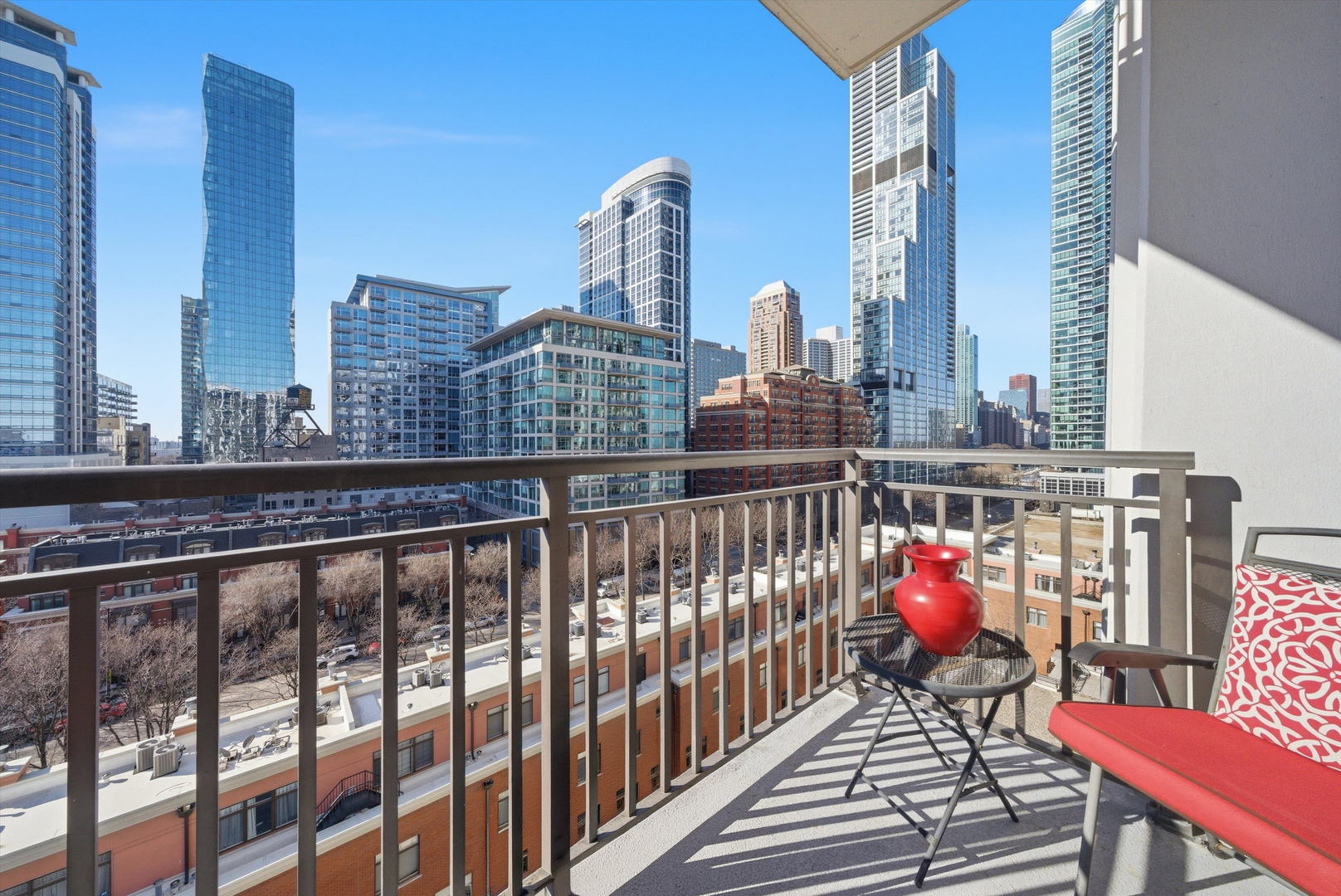 1322 S PRAIRIE Avenue Unit: 903