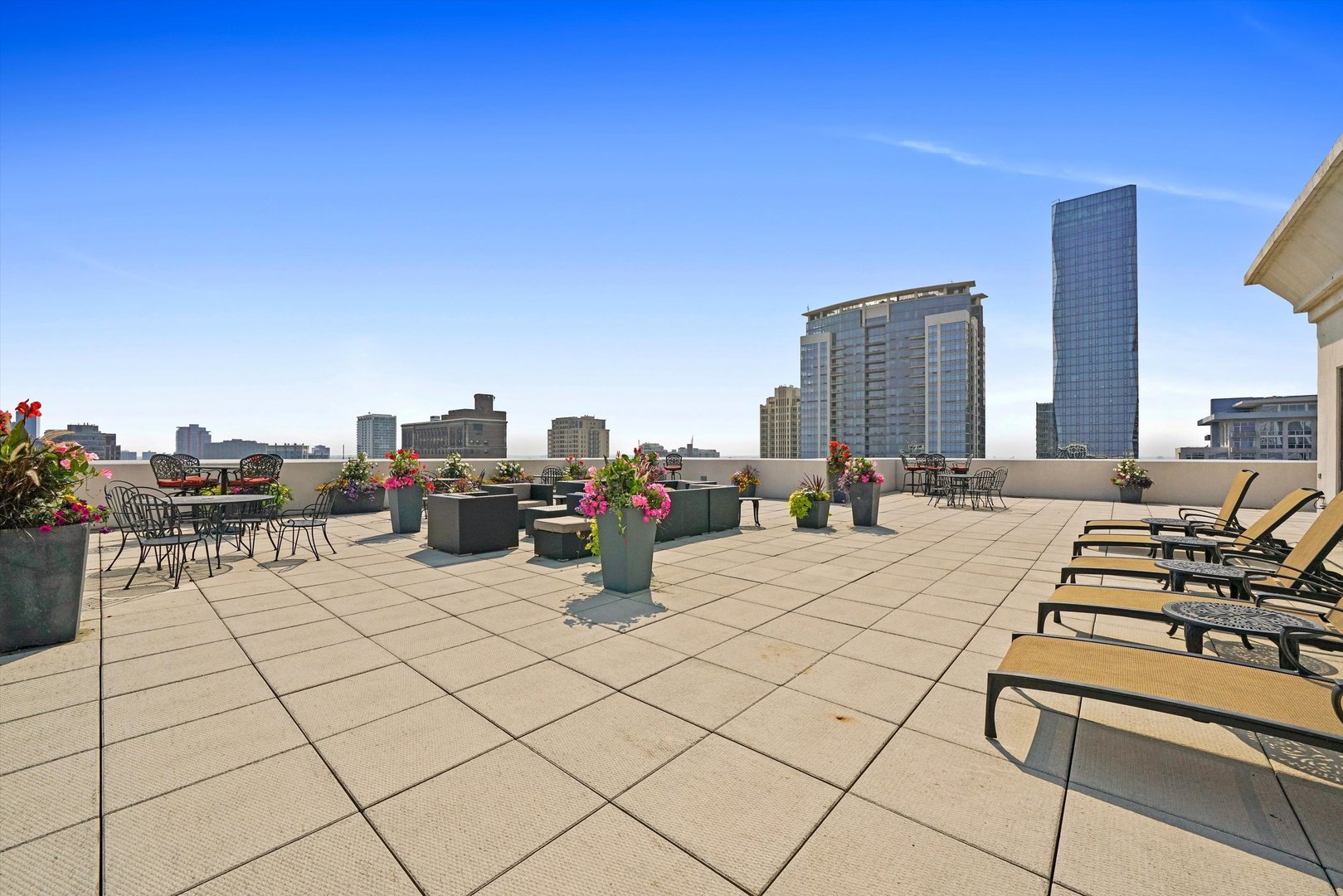 1322 S PRAIRIE Avenue Unit: 903