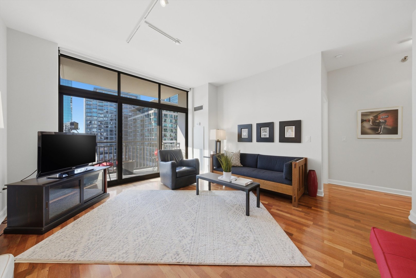 1322 S PRAIRIE Avenue Unit: 903