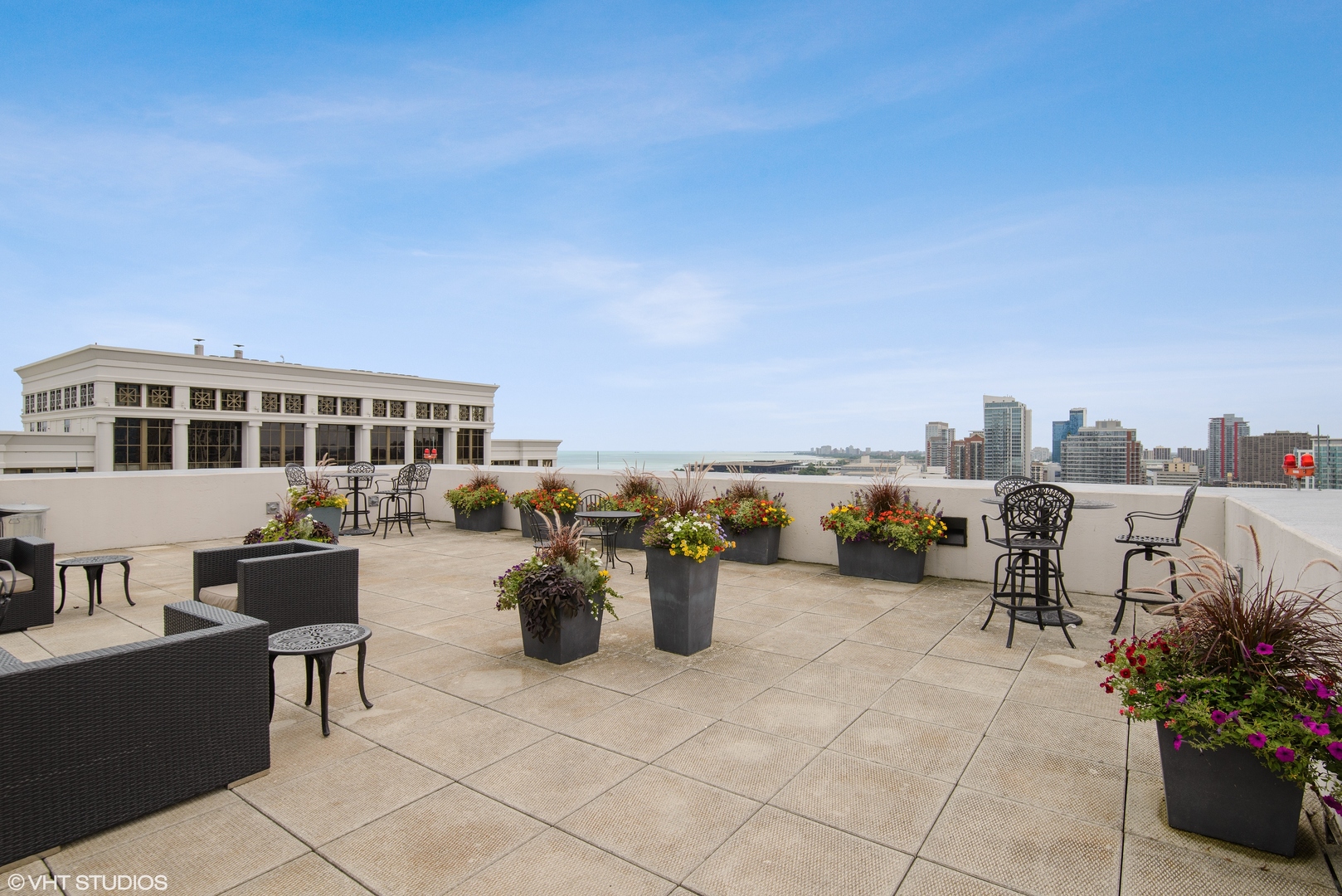 1322 S PRAIRIE Avenue Unit: 903