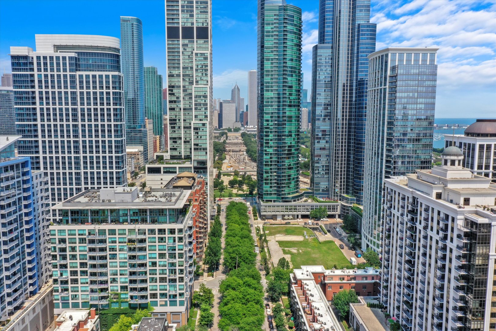 1322 S PRAIRIE Avenue Unit: 903