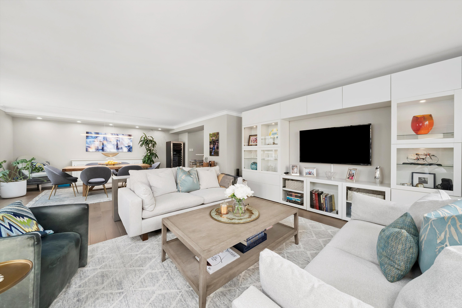777 N Michigan Avenue Unit: 1601