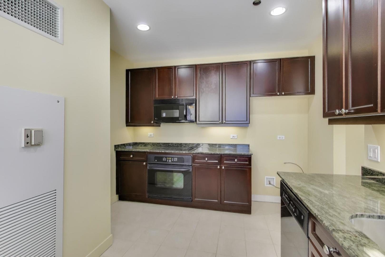 737 W Washington Boulevard Unit: 2307