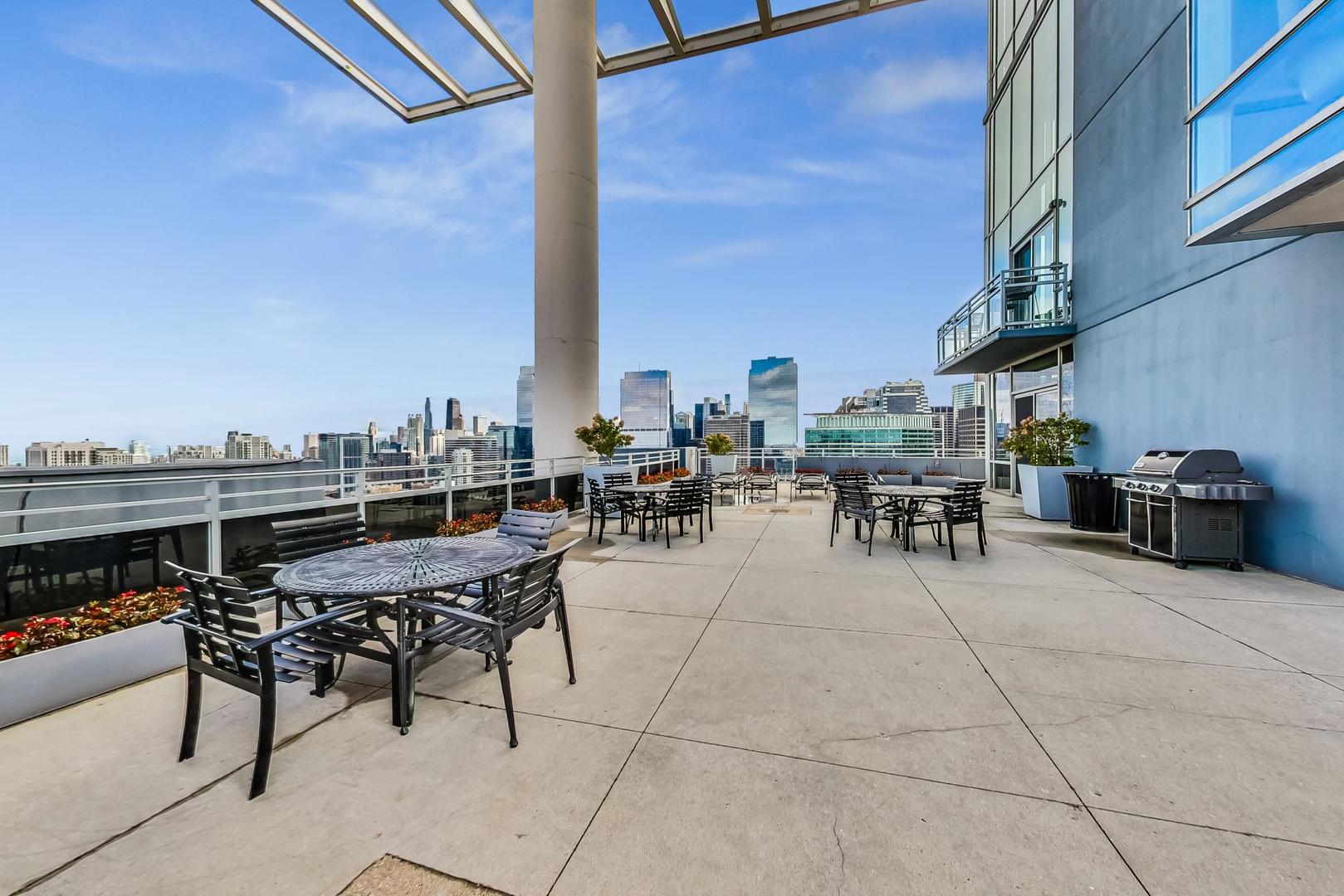 737 W Washington Boulevard Unit: 2307