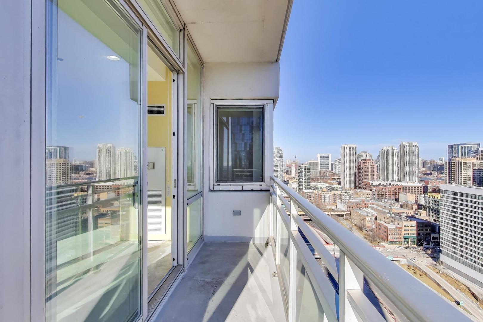737 W Washington Boulevard Unit: 2307