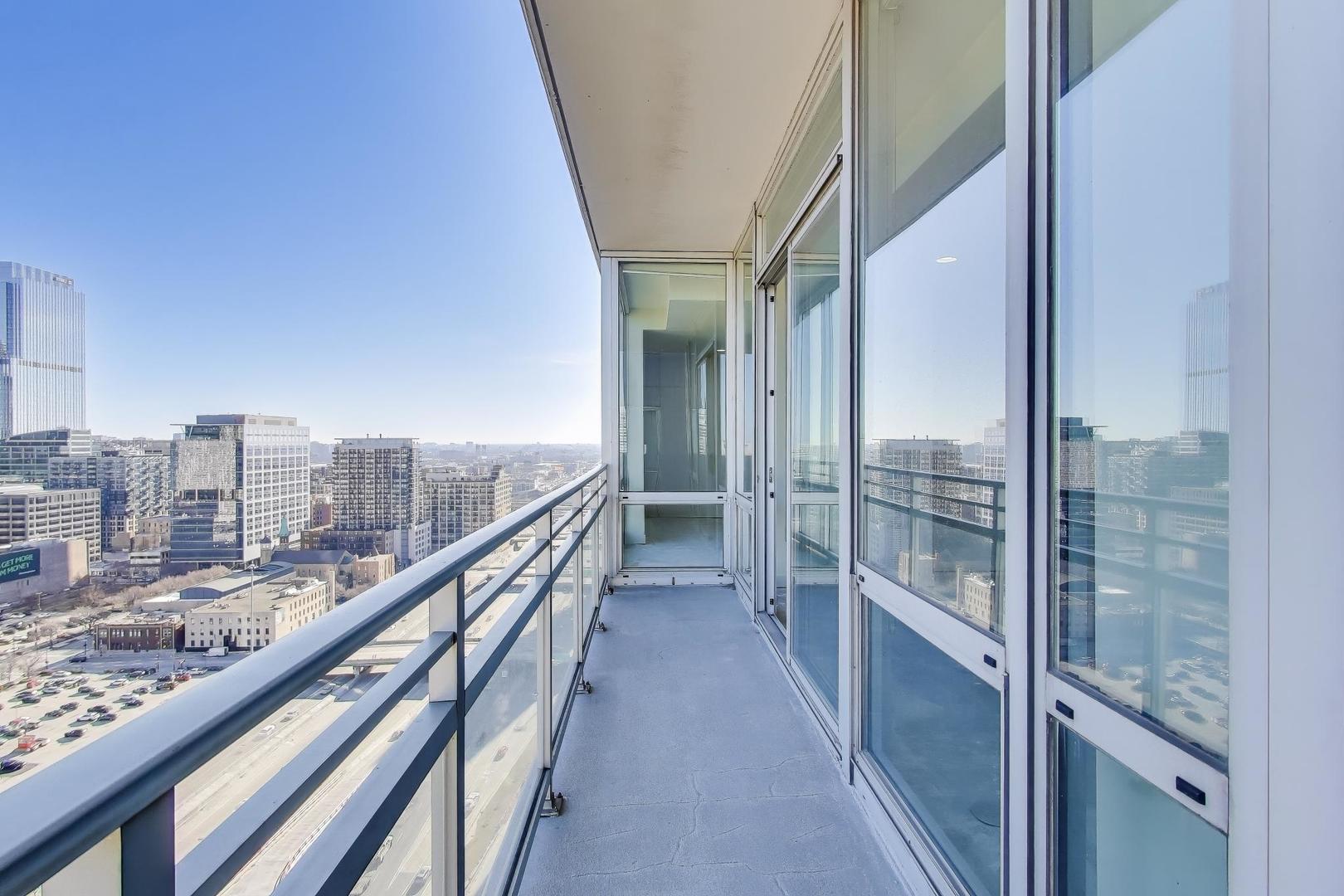 737 W Washington Boulevard Unit: 2307