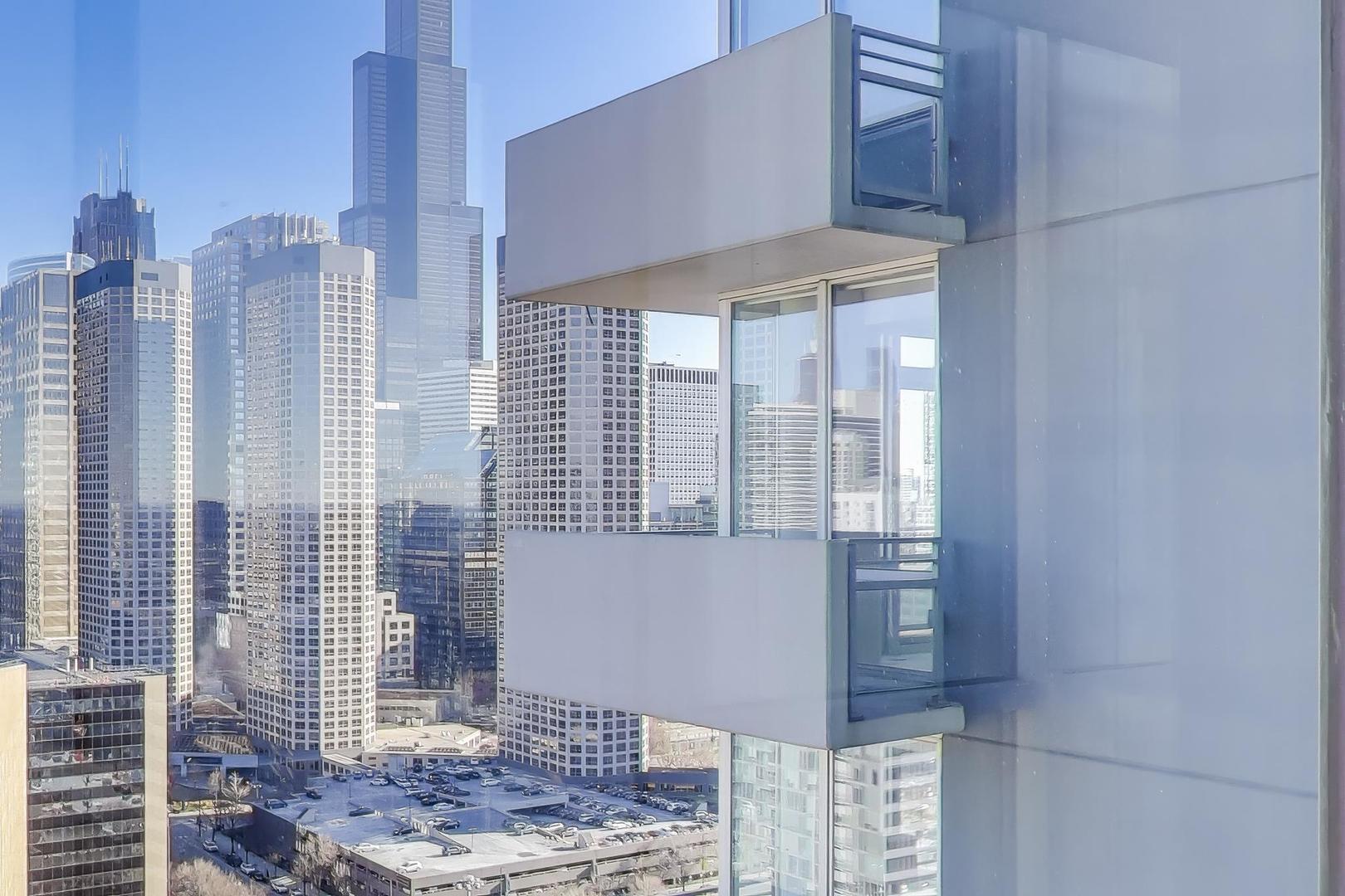 737 W Washington Boulevard Unit: 2307