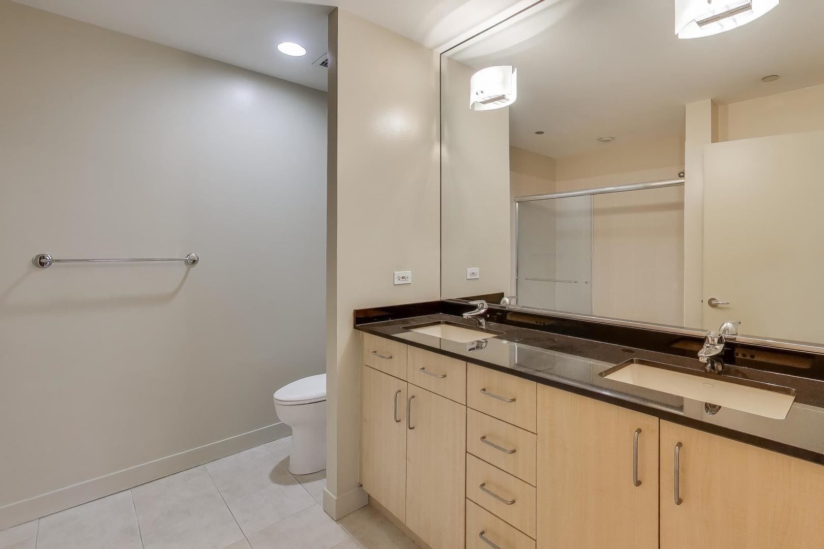 737 W Washington Boulevard Unit: 2307