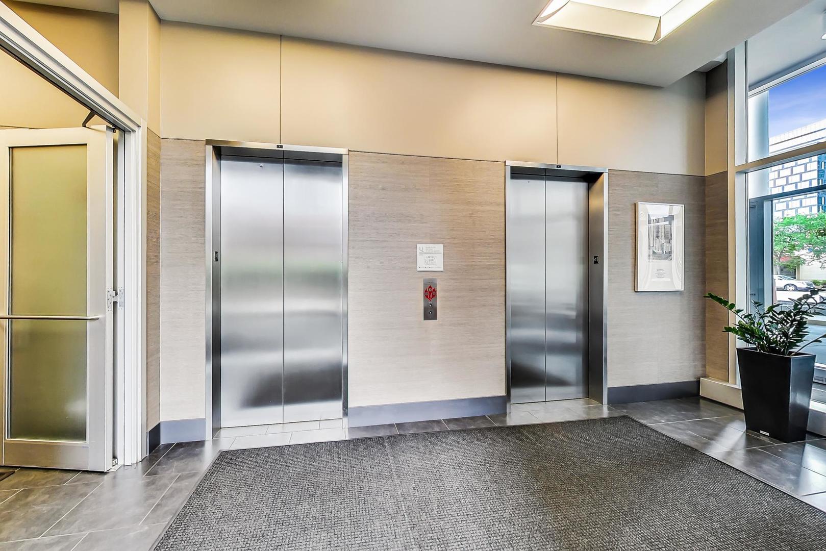 737 W Washington Boulevard Unit: 2307