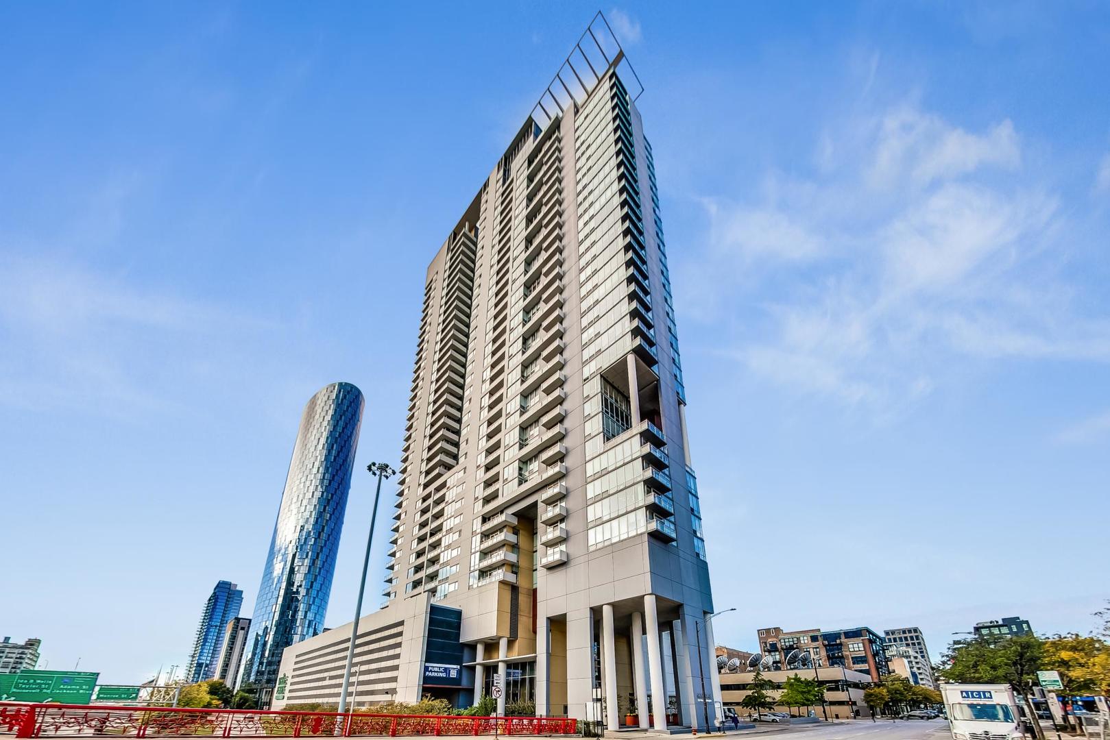 737 W Washington Boulevard Unit: 2307