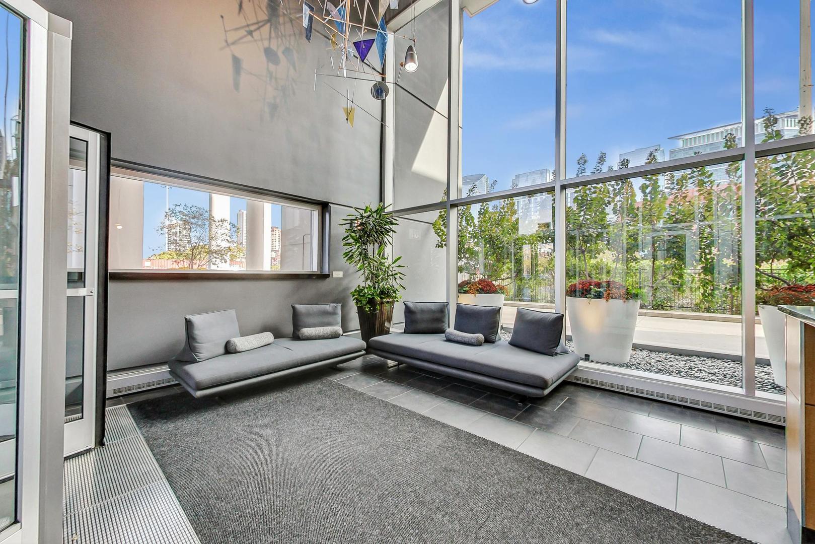 737 W Washington Boulevard Unit: 2307