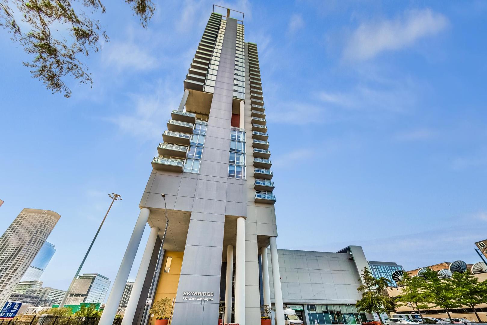 737 W Washington Boulevard Unit: 2307
