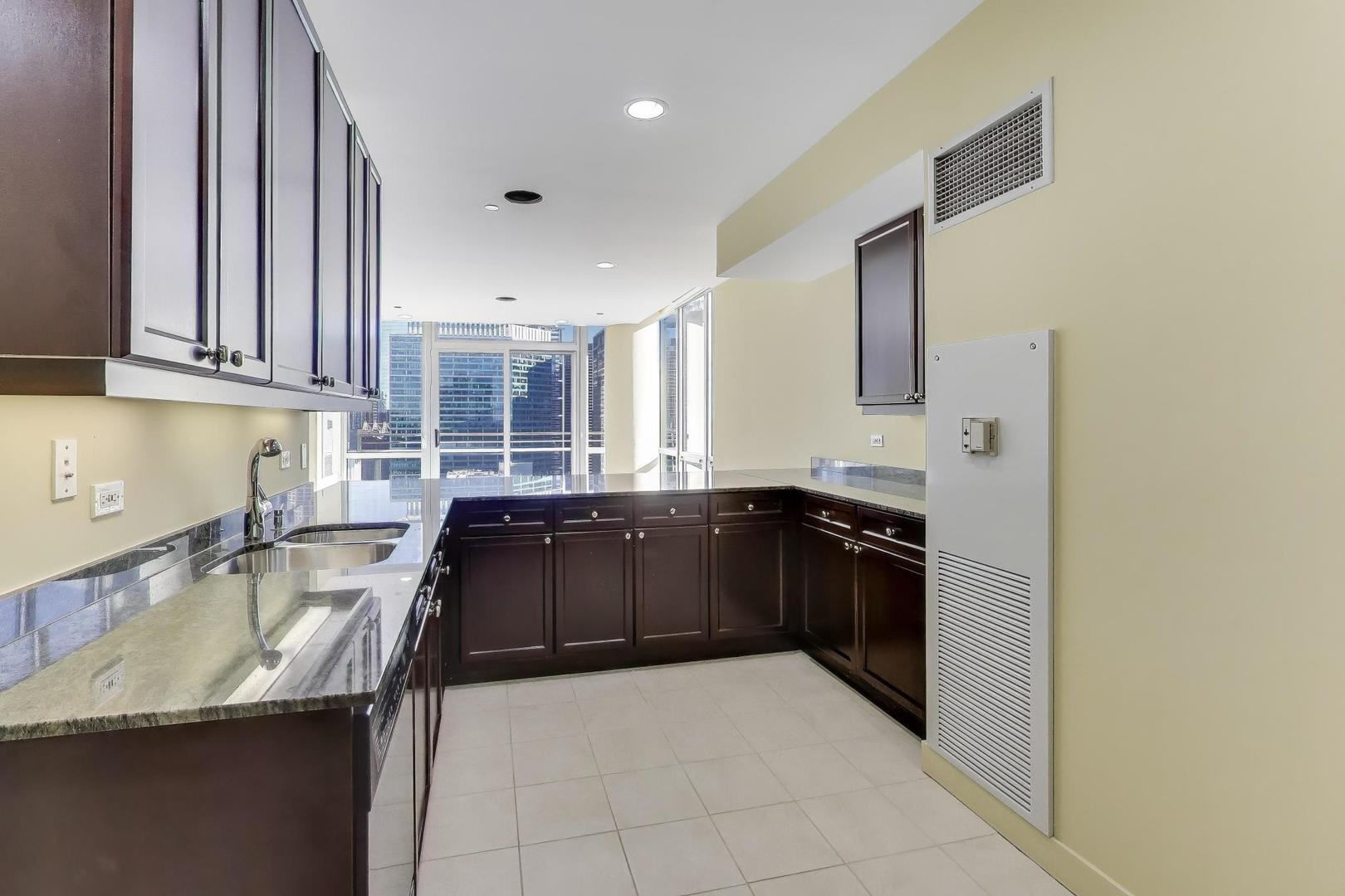 737 W Washington Boulevard Unit: 2307