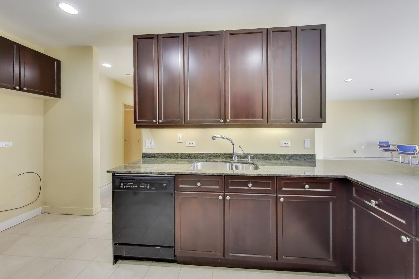 737 W Washington Boulevard Unit: 2307