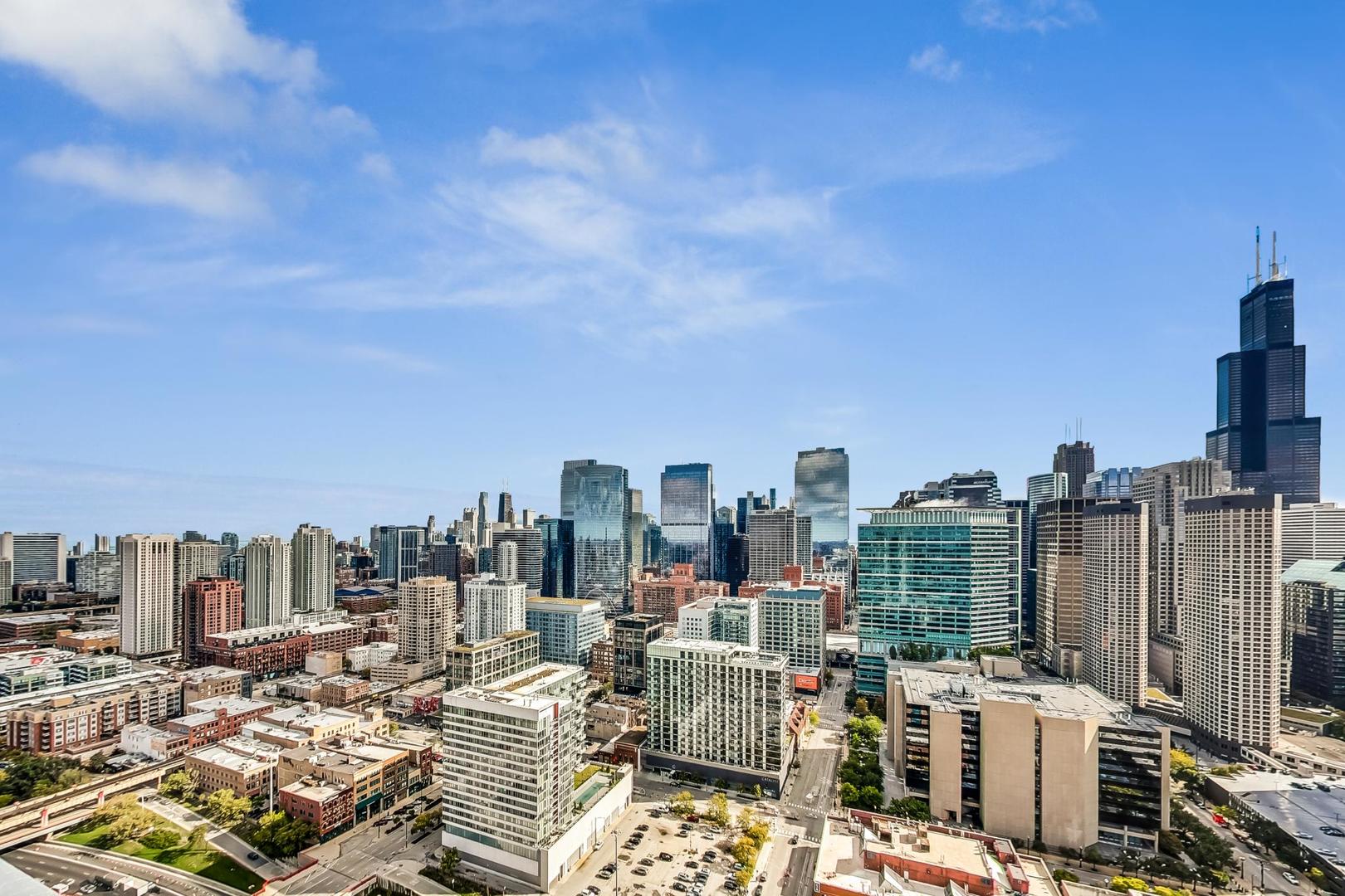 737 W Washington Boulevard Unit: 2307