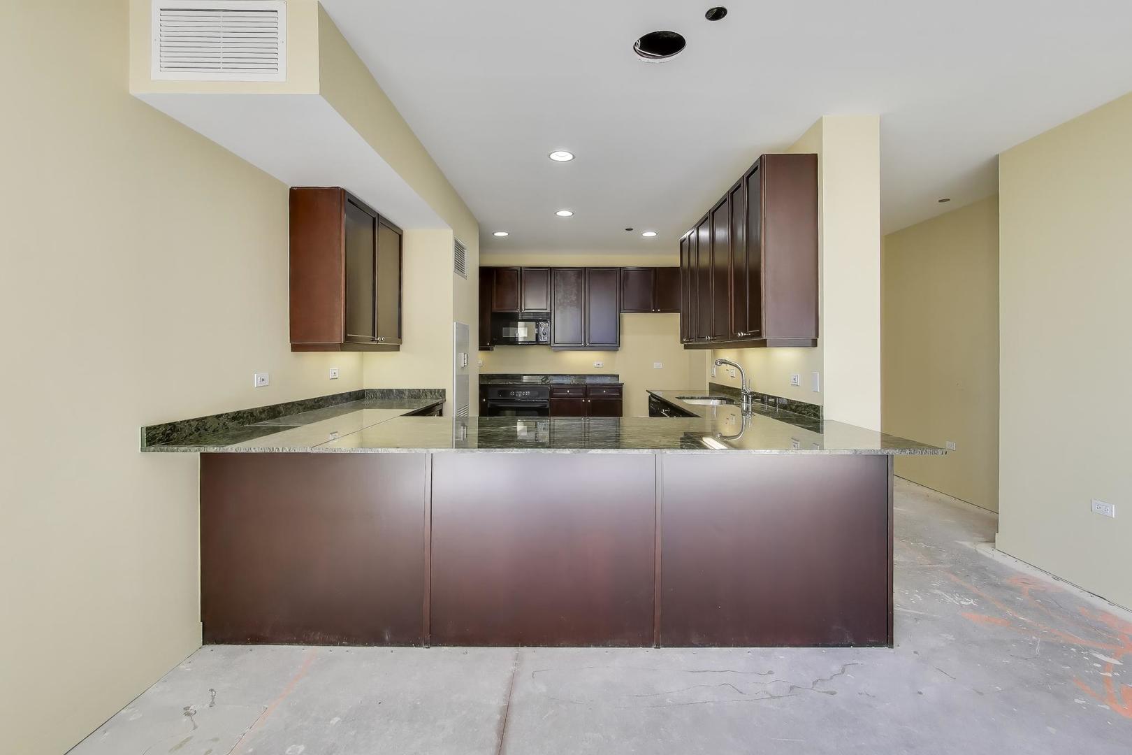 737 W Washington Boulevard Unit: 2307