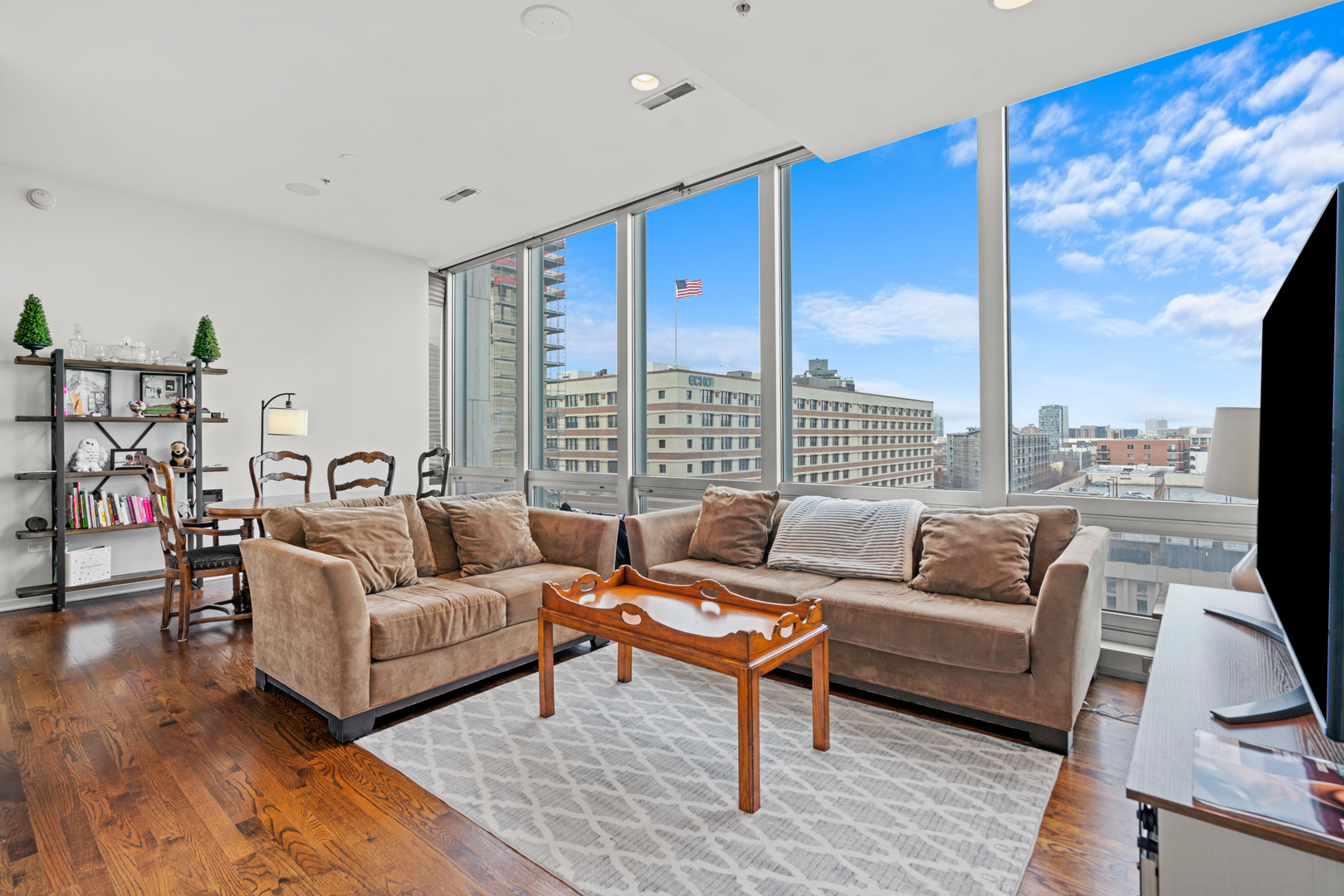 500 W Superior Street Unit: 602