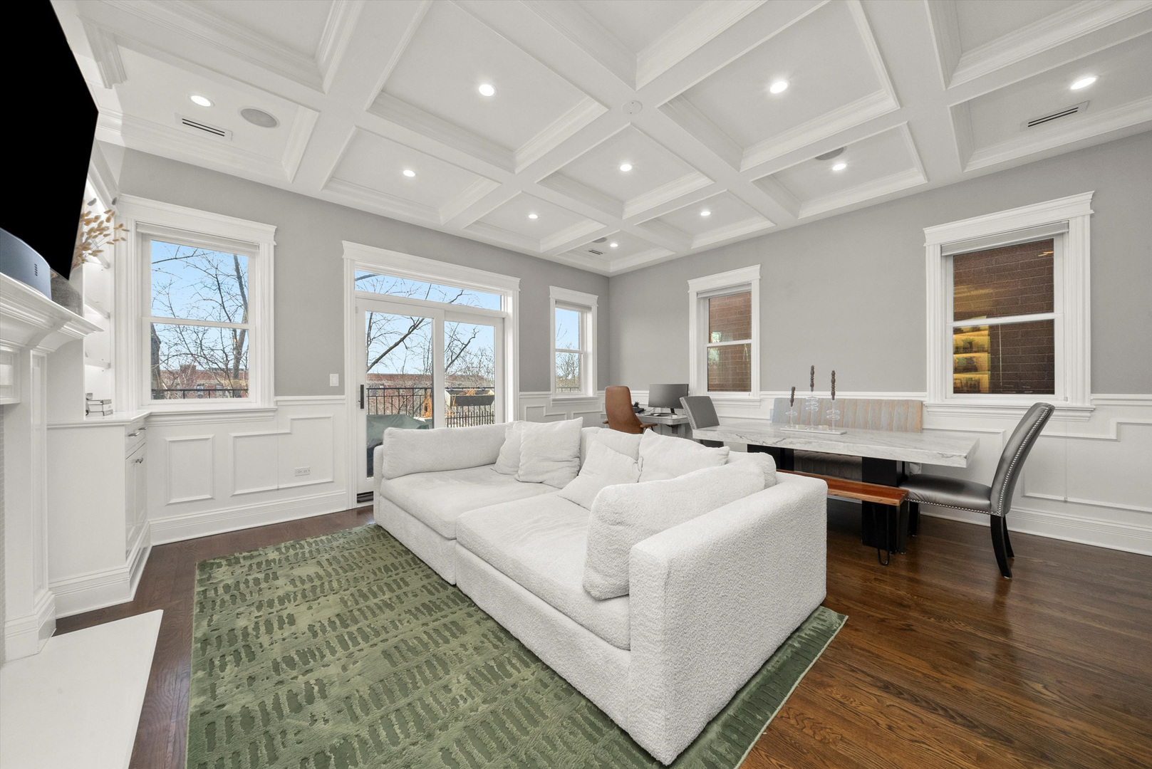 3321 N Seminary Avenue Unit: 3